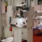 Pacientes en el interior del hospital de campaña montado en IFEMA