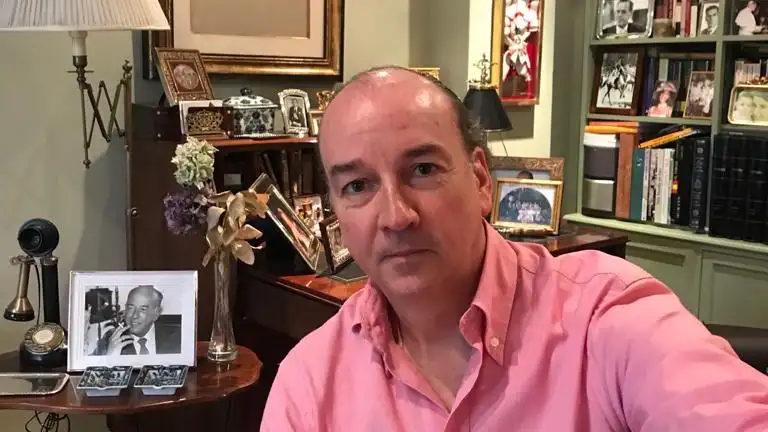 Luis Felipe Utrera-Molina, en su rincón de lectura