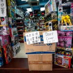 "No entreis" reza un cartel en un bazar chino en Guangzhou en el barrio donde viven más africanos