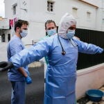 Un grupo de expertos da test serológicos a los residentes de Cascais para saber si una persona ha estado expuesta al nuevo coronavirus