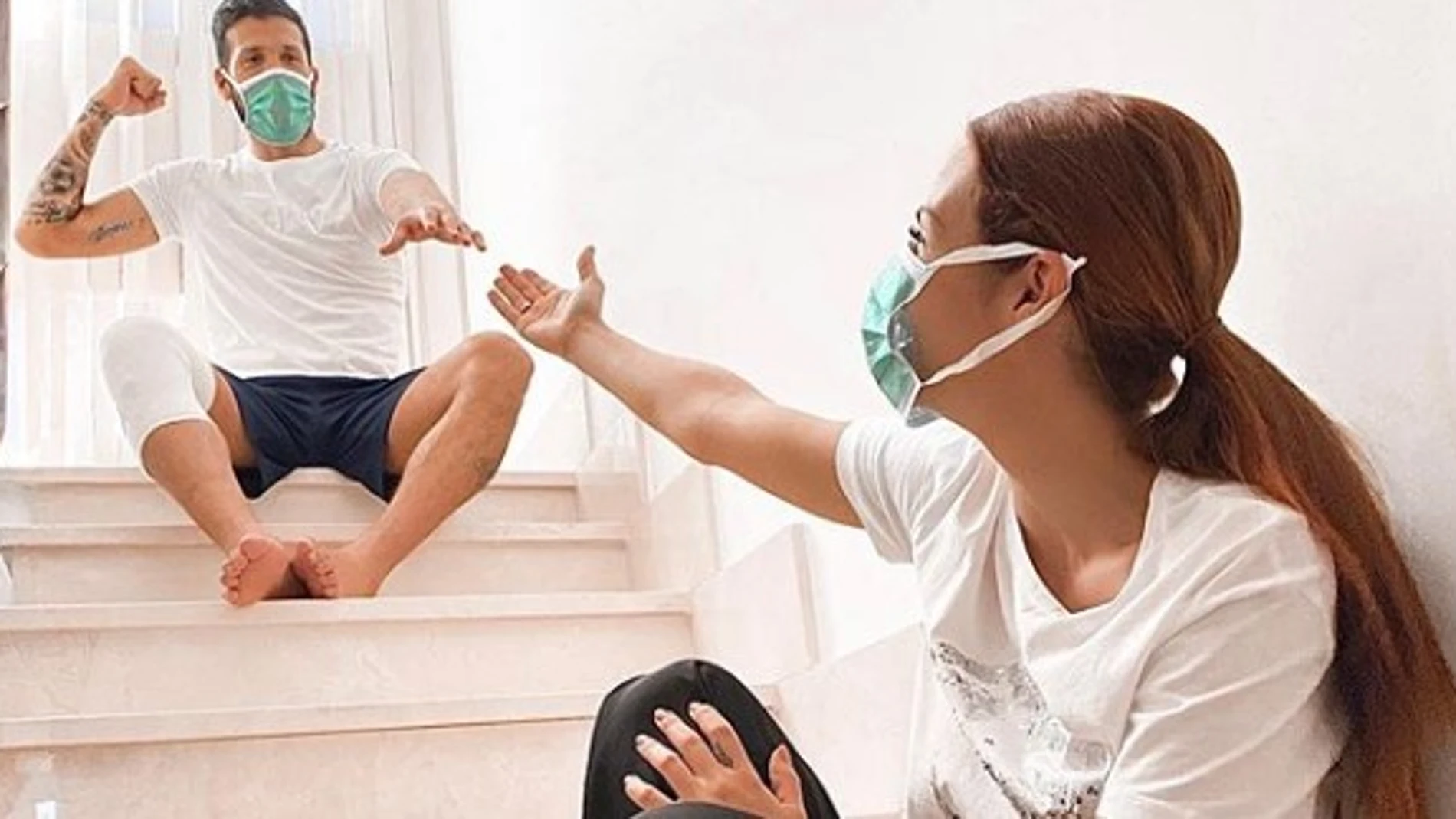 Garay y Tamara Gorro, durante la cuarentena del futbolista / Instagram