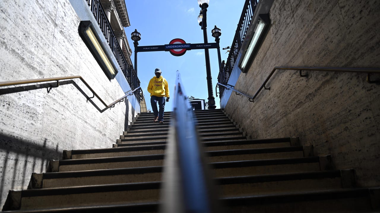 Dos hombres apuñalados en menos de 24 horas en la estación de Oxford Circus