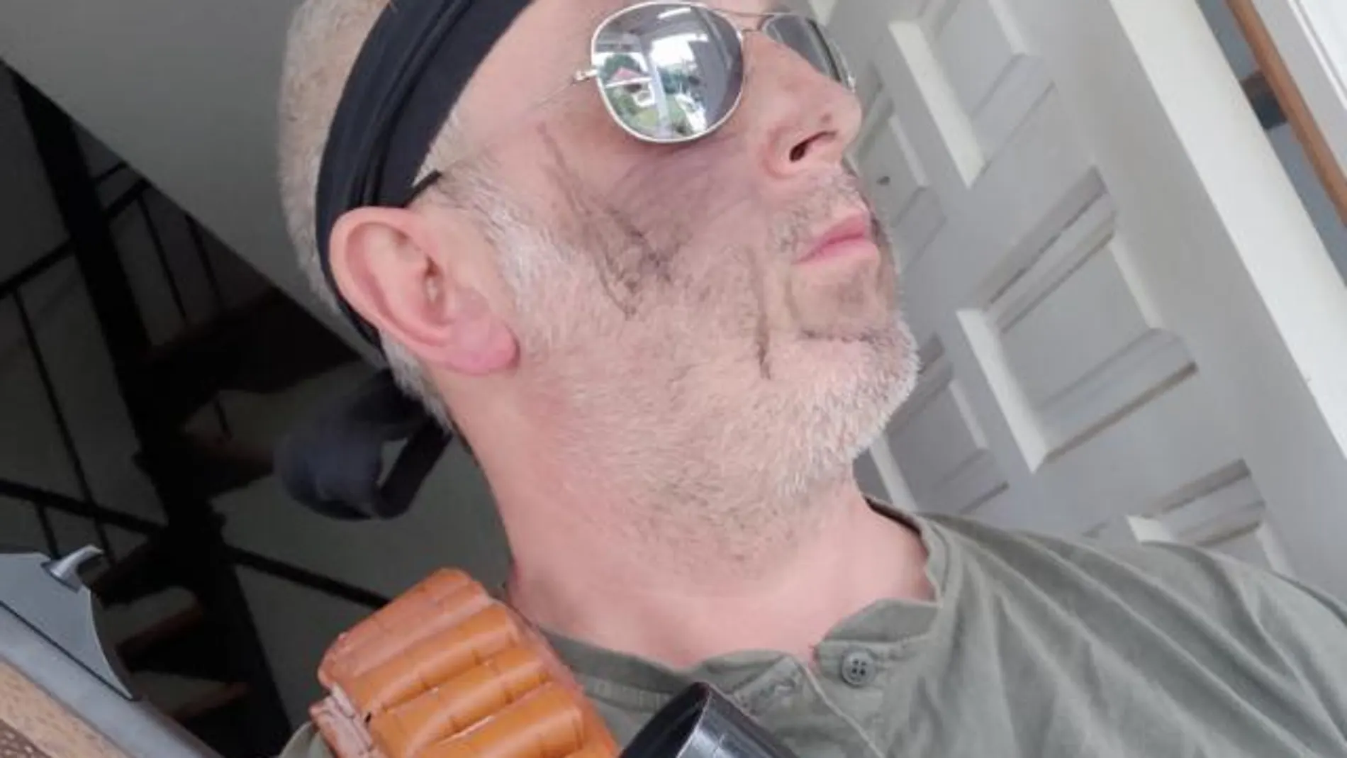 David Durrif, en uno de sus vídeos carecterizado de Rambo