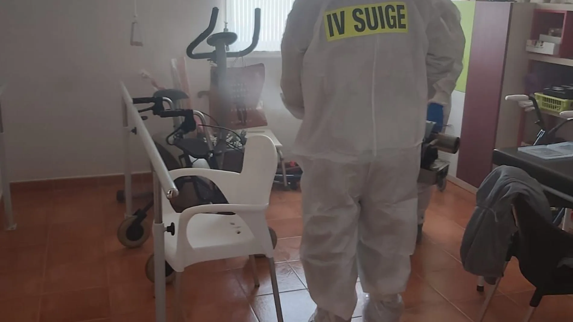 Unidades de desinfección de la IV Subinspección General del Ejército en la Residencia "Las Azucenas", en la localidad salmantina de Calvarrasa de Abajo