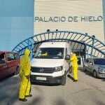 Traslado de fallecidos por la UME al Palacio de Hielo de Madrid