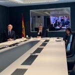 Los Reyes se han reunido por videoconferencia con el presidente de Aena, Maurici Lucena Betriu, el director general de Aeropuertos, Javier Marín, y la directora general Comercial, Inmobiliaria y de Desarrollo Internacional, María José Cuenda Chamorro