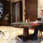 El presidente de la Generalitat, Ximo Puig, durante la videoconferencia con el conseller de Hacienda, Vicent Soler, tras la que ha asegurado que en estos momentos está garantizada la liquidez para atender la emergencia sanitaria y que el Gobierno valenciano pueda afrontar el pago de las facturas con las empresas y los proveedores