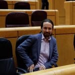 El vicepresidente segundo del Gobierno, Pablo Iglesias, minutos antes de que comenzara el Pleno ayer en el Senado