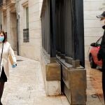 La portavoz popular en Les Corts, Isabel Bonig, a su llegada a la Diputación Permanente de Les Corts