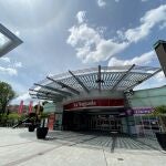 Puerta del centro comercial La Vaguada ubicado en el barrio del Pilar (Madrid)