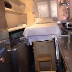 Habitaban en un espacio de apenas un metro y medio de largo por 400 euros al mes
