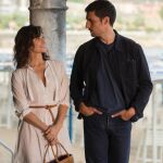 Gina Gershon y Louis Garrel paseando