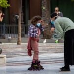 Los síntomas de esta enfermedad similar a Kawasaki son fuertes dolores de cabeza, fiebre muy alta y problemas gastrointestinales