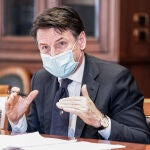 El primer ministro italiano, Giuseppe Conte, de visita en la localidad lombarda de Lodi