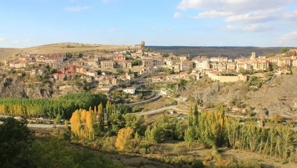 Panoramica de la villa segoviana de Sepúlveda, ubicada junto al Parque natural de las Hoces del Duratón, que recibirá 148.000 para depuración de sus aguas residuales