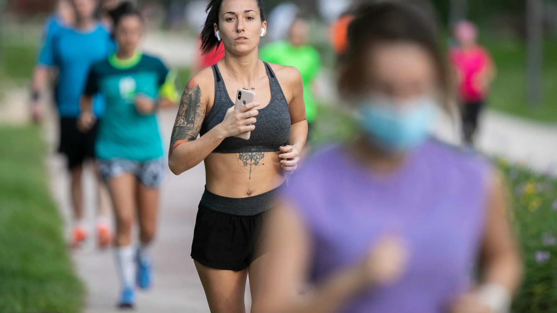 A partir del 1 de febrero, será obligatorio el uso de mascarilla para correr en núcleos urbanos y zonas verdes