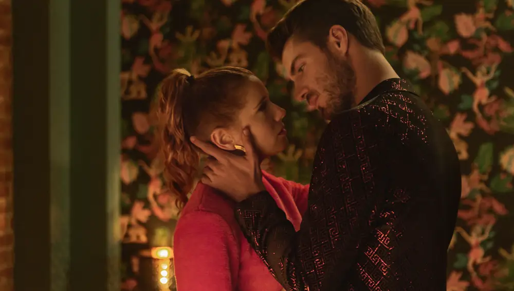 Diana Gómez y Maxi Iglesias en «Valeria»