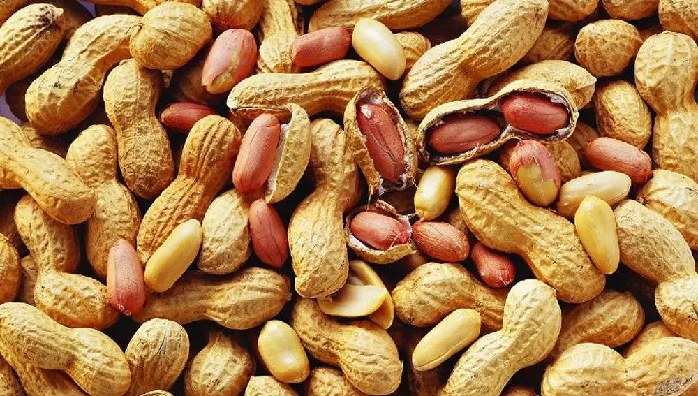 El cacahuete suele estar presente en muchos dulces, chuches o productos de repostería, los que más suelen gustar a los niños