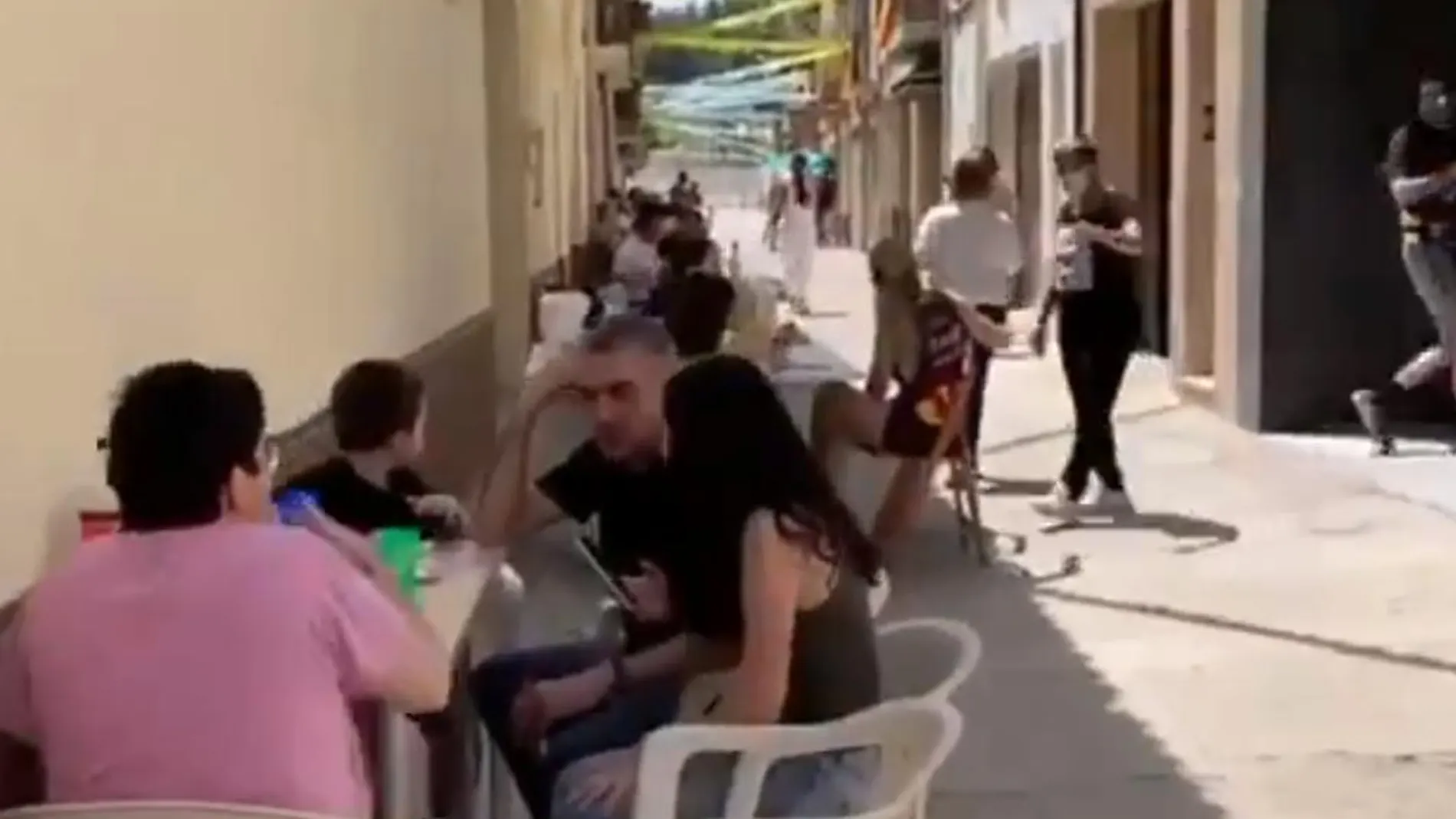 Numerosos fueron los vecinos que se sumaron a la celebración de la Fiesta Mayor en la calle