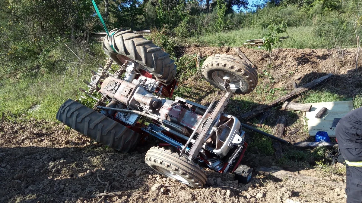 Imagen de un tractor volcado