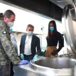 Begoña Villacís y Pepe Aniorte visitan la cocina del Colegio Costa Rica