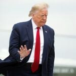 President Donald Trump walks from Marine One to board Air Force One prior to departing Washington en route to Allentown, Pa., at Andrews Air Force Base, Md., Thursday, May 14, 2020. (Carlos Barria/Pool via AP)