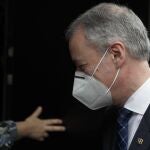 El lehendakari, Iñigo Urkullu, en un encuentro con representantes de una veintena de asociaciones juveniles de Euskadi dentro del estado de alarma por la pandemia de coronavirus