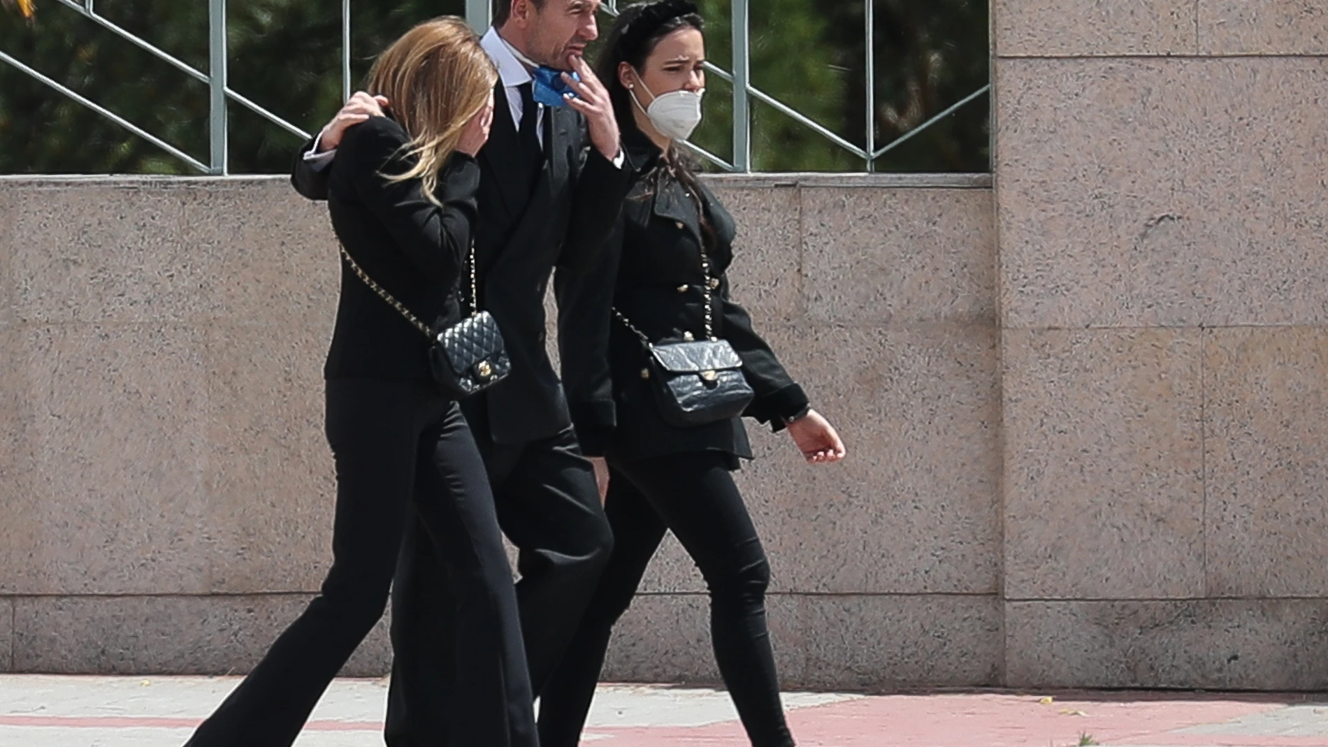Ana Obregon, Alessandro Lecquio y Carolina Monje durante el entierro de Alex Lequio en Madrid16/05/2020Madrid