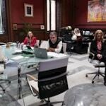 Imagen de la videoconferencia celebrada en abril entre el consejero de la Presidencia, Elías Bendodo, y los sindicatos UGT, CCOO y CSIF para el regreso presencial de los funcionarios de la JuntaTWITTER15/05/2020