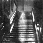 La fotografía tomada en 1936 de "la dama de marrón" en Raynham Hall