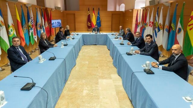 La reunión del presidente de la Comunidad, Fernando López Miras, con el Grupo Asesor Económico para la Estrategia Regional para la Reactivación Económica y Social