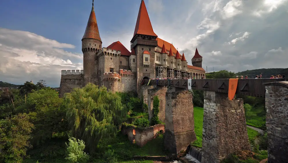 Castillo de Corvino, lugar donde Drácula vivió encerrado durante trece años