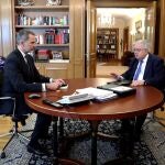 El Rey Felipe VI recibó hoy al presidente del Tribunal Constitucional, Juan José González Rivas, quien le ha entregado la Memoria correspondiente a 2019 del Alto Tribunal