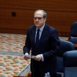 El portavoz socialista, Ángel Gabilondo, durante su intervención en un pleno celebrado en la Asamblea de Madrid