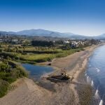 Obras en Estepona del tramo del corredor litoral que conectará más de 10 kilómetros de senda peatonal y unirá el área comercial Laguna Village con la urbanización Dominion Beach