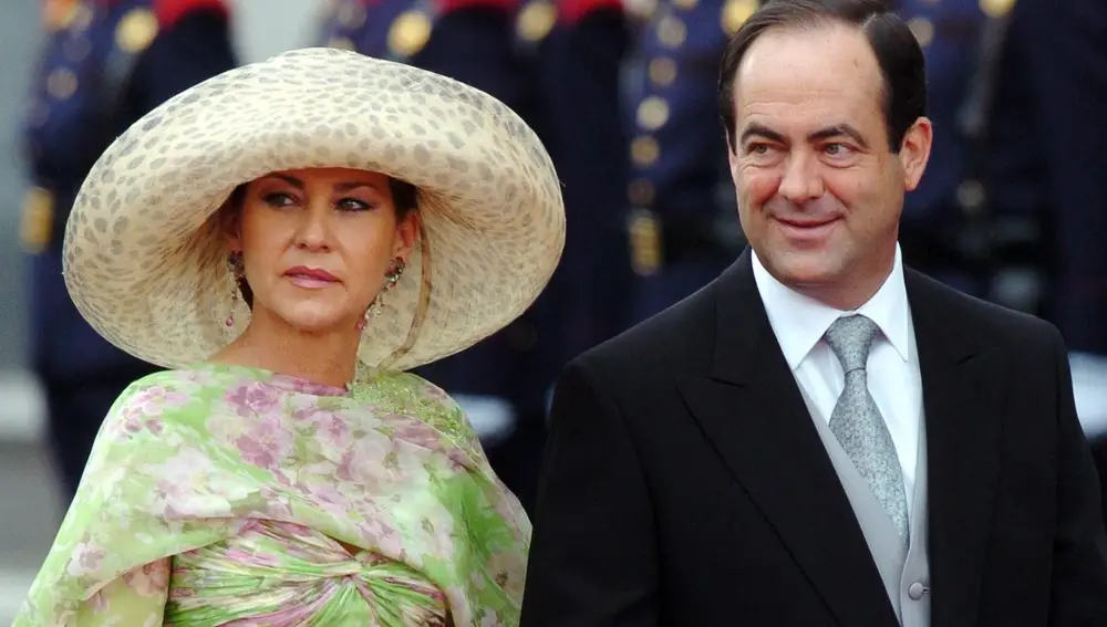 JOSE BONO Y SU MUJER ANA MARIA RODRIGUEZ MOSQUERA EN LA BODA REAL DEL PRINCIPE FELIPE DE BORBON Y DOÑA LETIZIA ORTIZ ROCASOLANO.