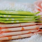 En promedio, una mujer tiene la primera regla a los doce años y la menopausia suele llegar en torno a los 50 años. Eso significa que este gasto se repite de forma constante e ininterrumpida durante 40 años