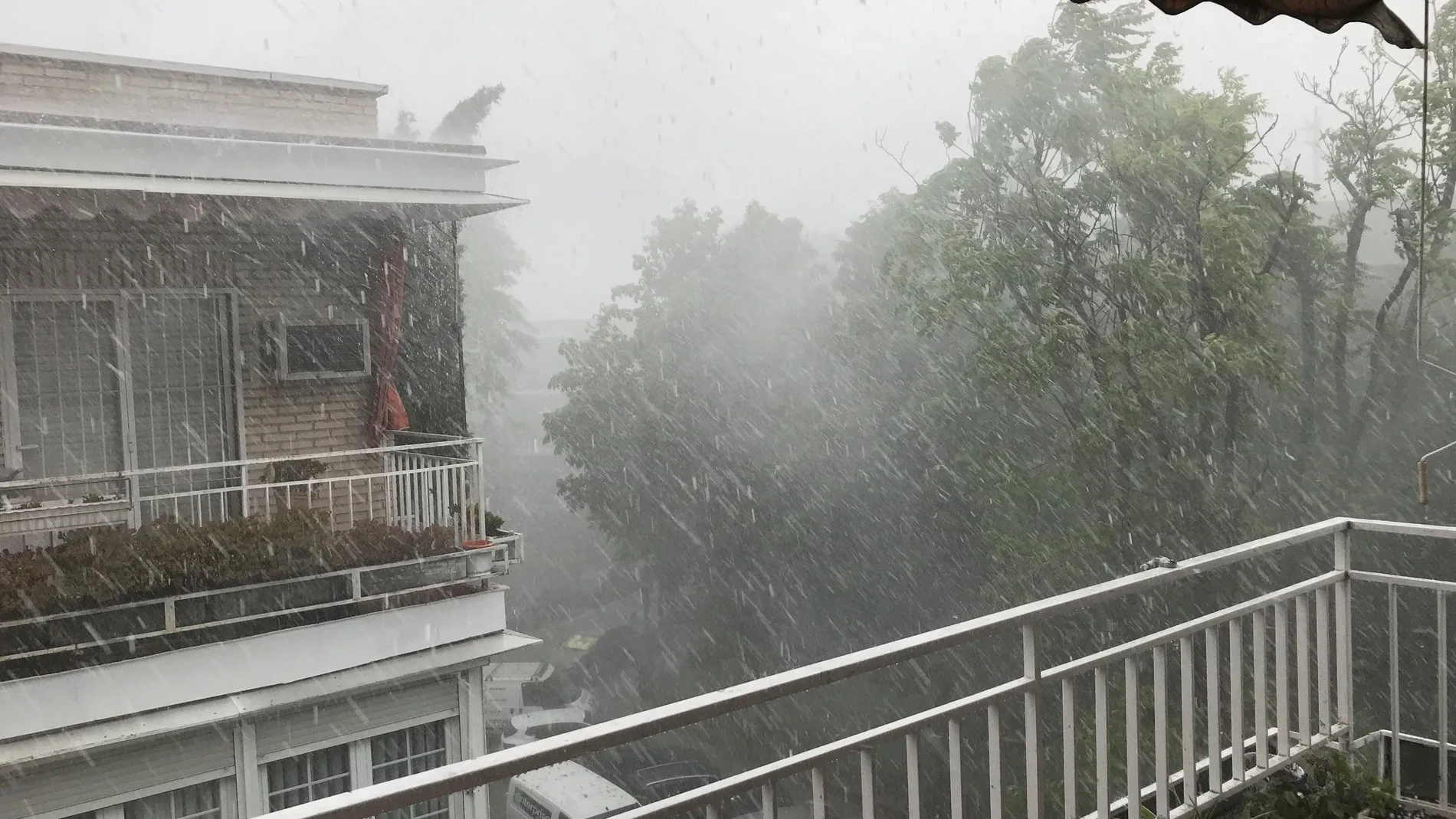 La semana arranca con chubascos o tormentas con granizo en Madrid