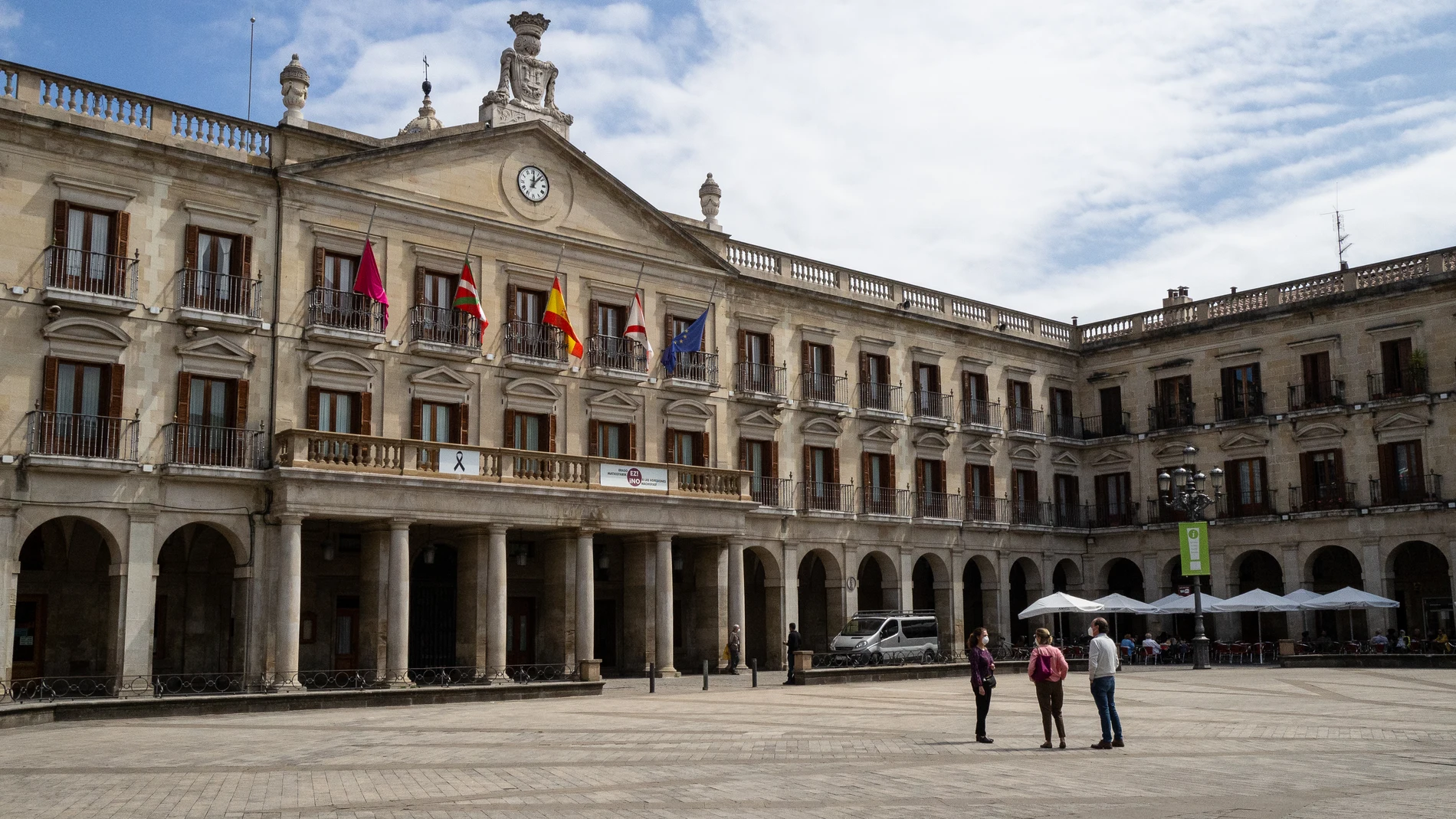 España comienza diez días de luto oficial por las víctimas del coronavirus