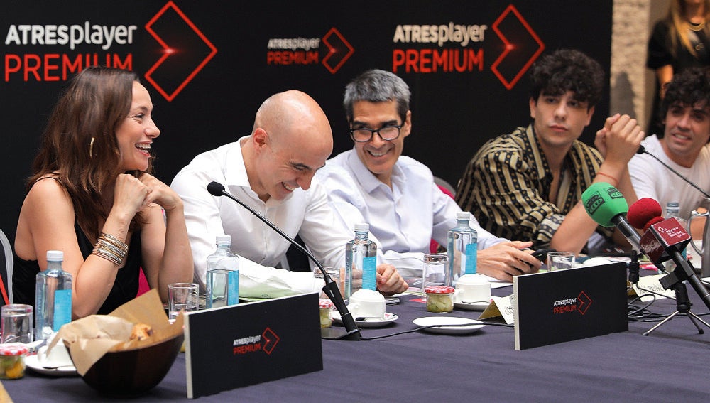 José Antonio Antón, DIrector Adjunto de Contenidos de Atresmedia TV, y Carlos Fernández, director de contenidos, en una presentación