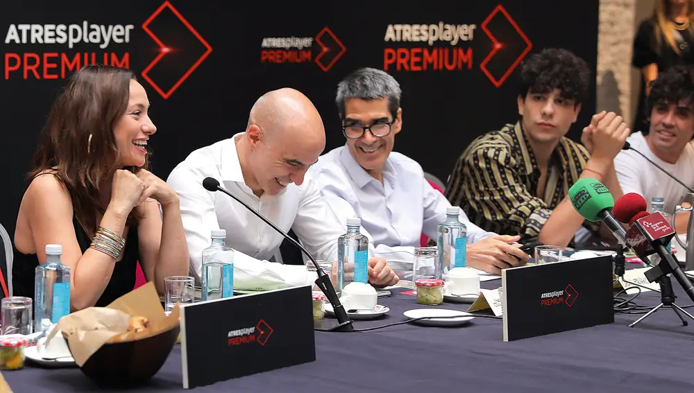 José Antonio Antón, DIrector Adjunto de Contenidos de Atresmedia TV, y Carlos Fernández, director de contenidos, en una presentación