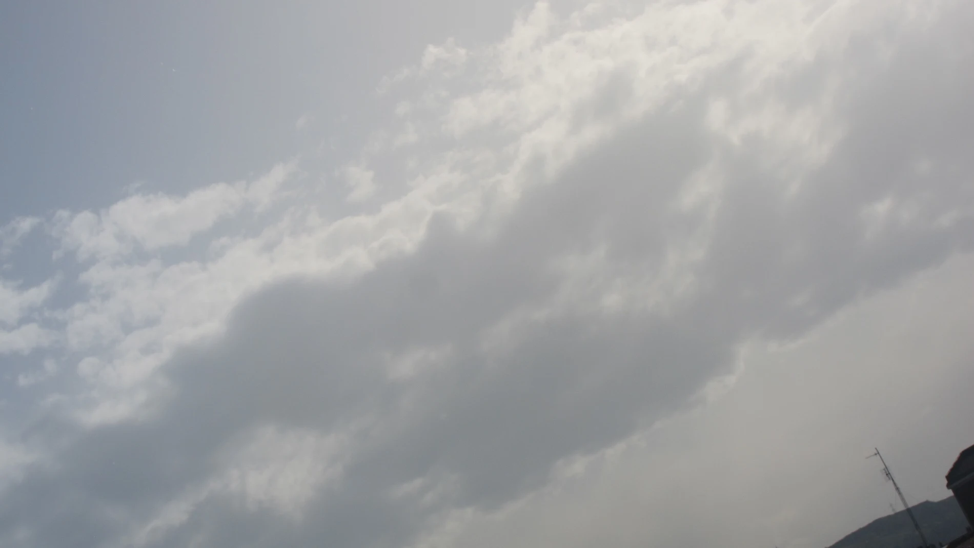 Nubosidad abundante este domingo en la Península con tormentas en Andalucía, tercio noroeste y Pirineos