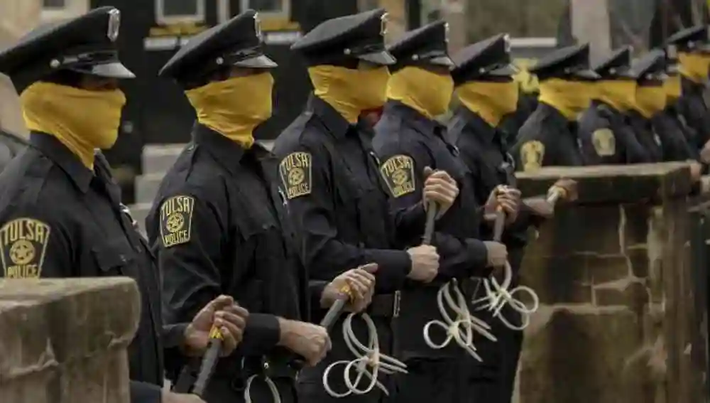 Una imagen de "Watchmen", la serie de HBO que se ambienta en Tulsa (Oklahoma)