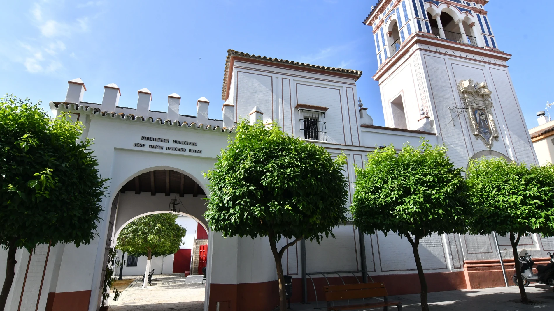 Sevilla.- Supera.- Reabre la biblioteca de Tomares tras la rehabilitación de la antigua hacienda donde está instalada