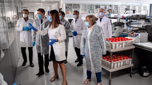 El presidente de la Generalitat, Ximo Puig, ha visitado hoy los laboratorios de Global Omnium