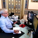 El alcalde de València, Joan Ribó, en una reunión telemática