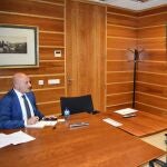 El consejero de Agricultura, Ganadería y Desarrollo Rural, Jesús Julio Carnero, durante la reunión telemática con el ministro Luis Planas