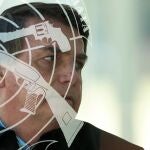 -FOTODELDIA- BRA101. BRASÍLIA (BRASIL), 04/06/2020.- Fotografía de exposición múltiple del presidente de Brasil, Jair Bolsonaro, sin mascarilla, mientras habla con sus partidarios, incumpliendo el decreto sobre el uso obligatorio de máscaras para protegerse del coronavirus, este jueves, en el Palacio do Alvorada, sede de la presidencia, en Brasilia (Brasil). El Gobierno del presidente brasileño, Jair Bolsonaro, revocó este jueves una medida que, según la Fiscalía, amnistiaba delitos medioambientales cometidos en el Bosque Atlántico y reducía la protección de este ecosistema, uno de los más ricos en biodiversidad del país. EFE/ Joédson Alves