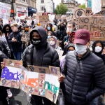 Manifestantes en una protesta Black Lives Matter contra el racismo y la brutalidad policial en EE UU