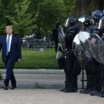 El presidente Trump el pasado 1 de junio cuando salió de la Casa Blanca para visitar una iglesia vandalizada